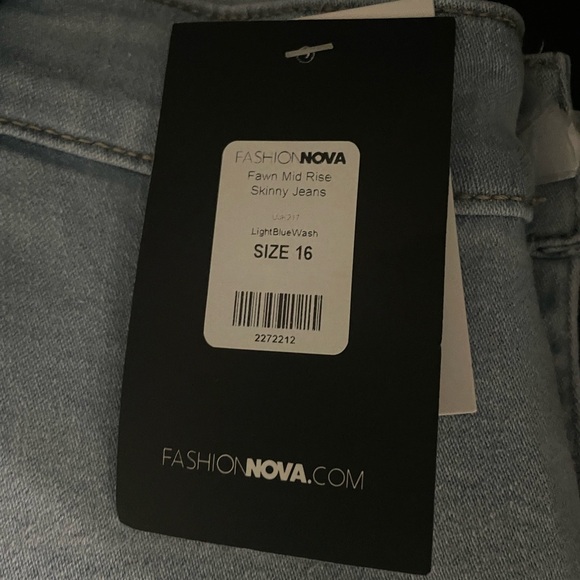 Fashion Nova, light blue jeans, size 16 - Picture 3 of 6